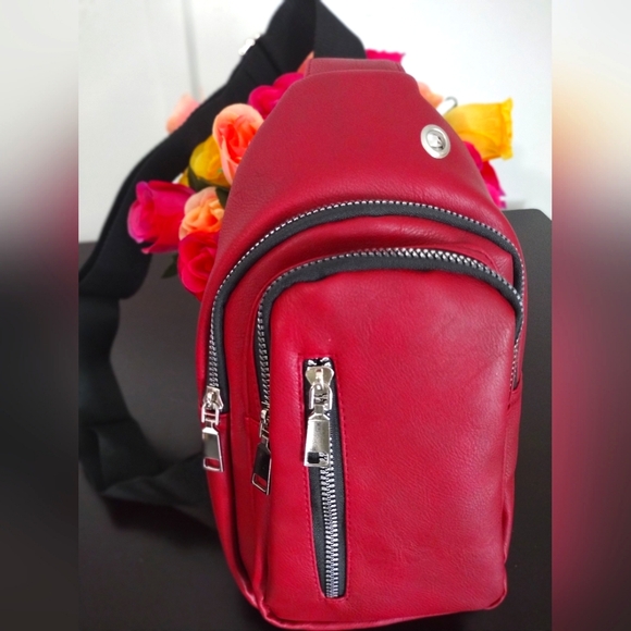 Red Pouch Pack - Picture 1 of 8